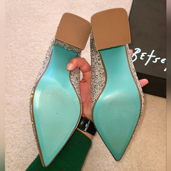 NIB SOLD OUT GORGEOUS Betsey Johnson Averi Rhinestone Pumps sz 6.5 - Picture 5 of 16